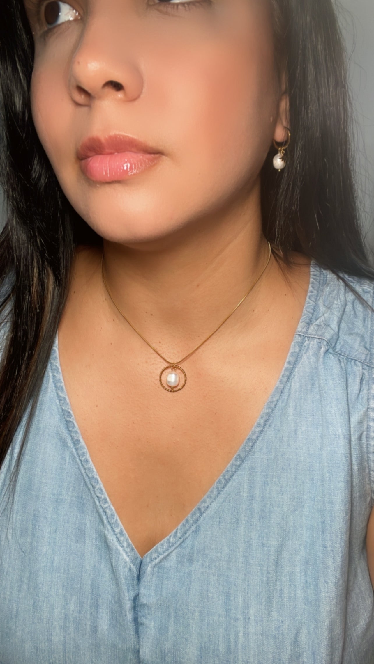 Single Pearl & Circle Pendant Necklace