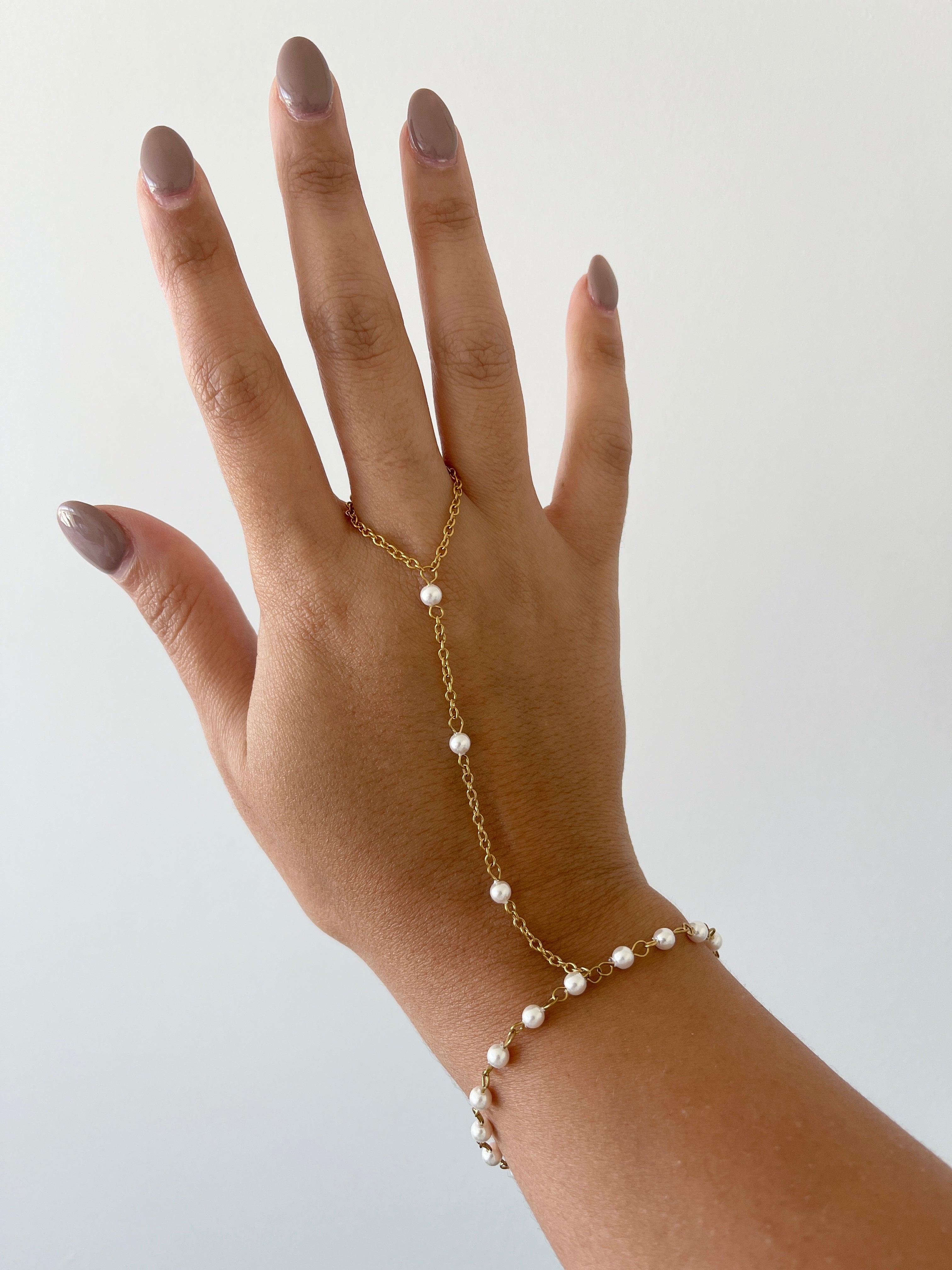 Pearls Finger Bracelet