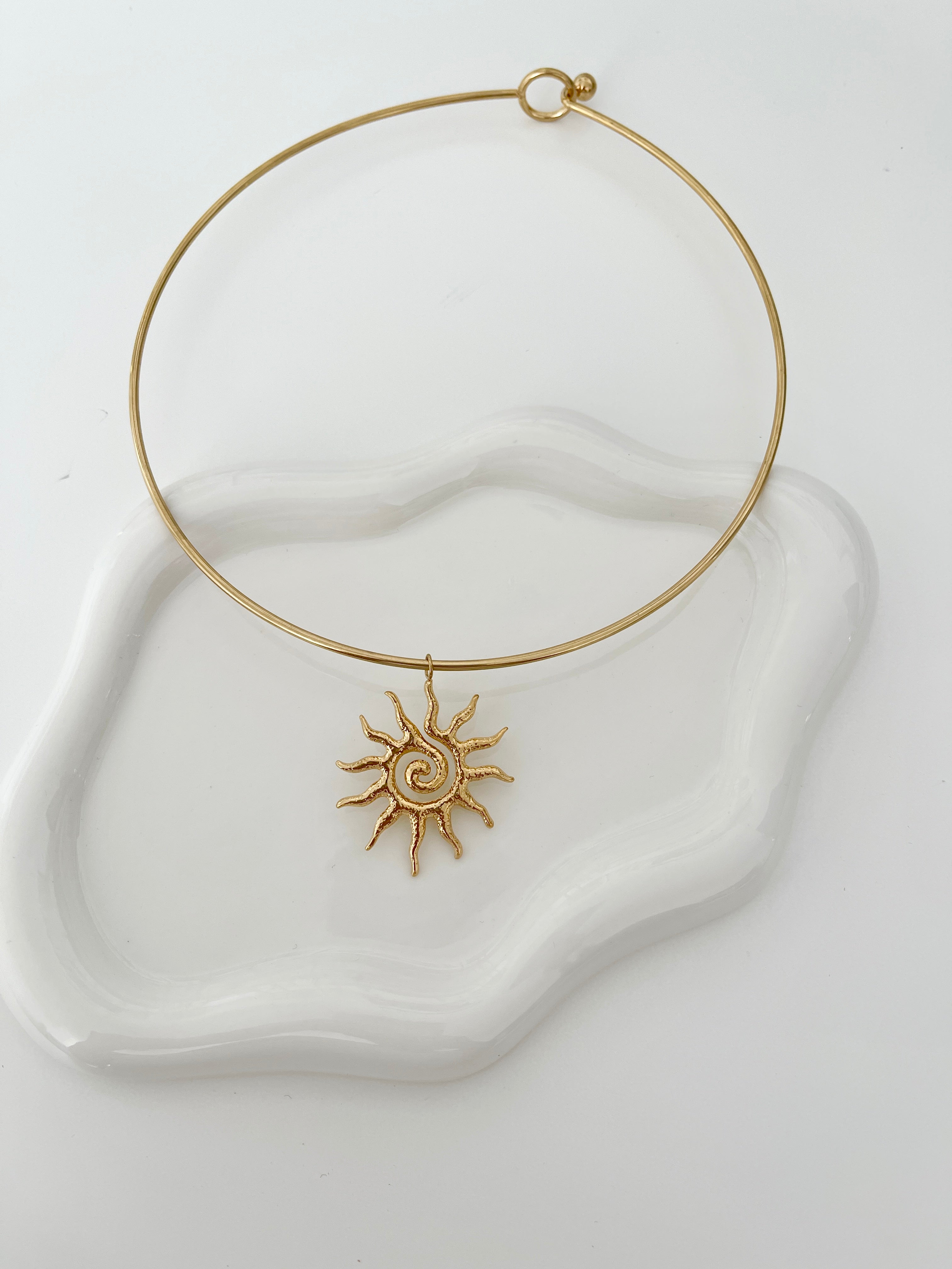 Textured Sun Choker Necklace