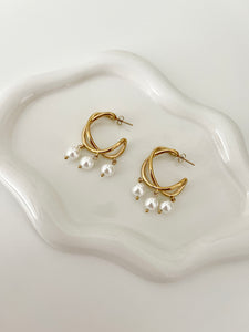 Three Pearls Chic Hoops Studs