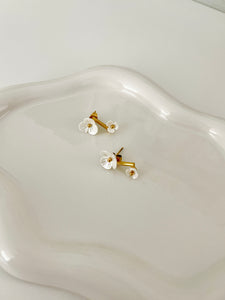 Shell Sweet Flowers Bar Studs